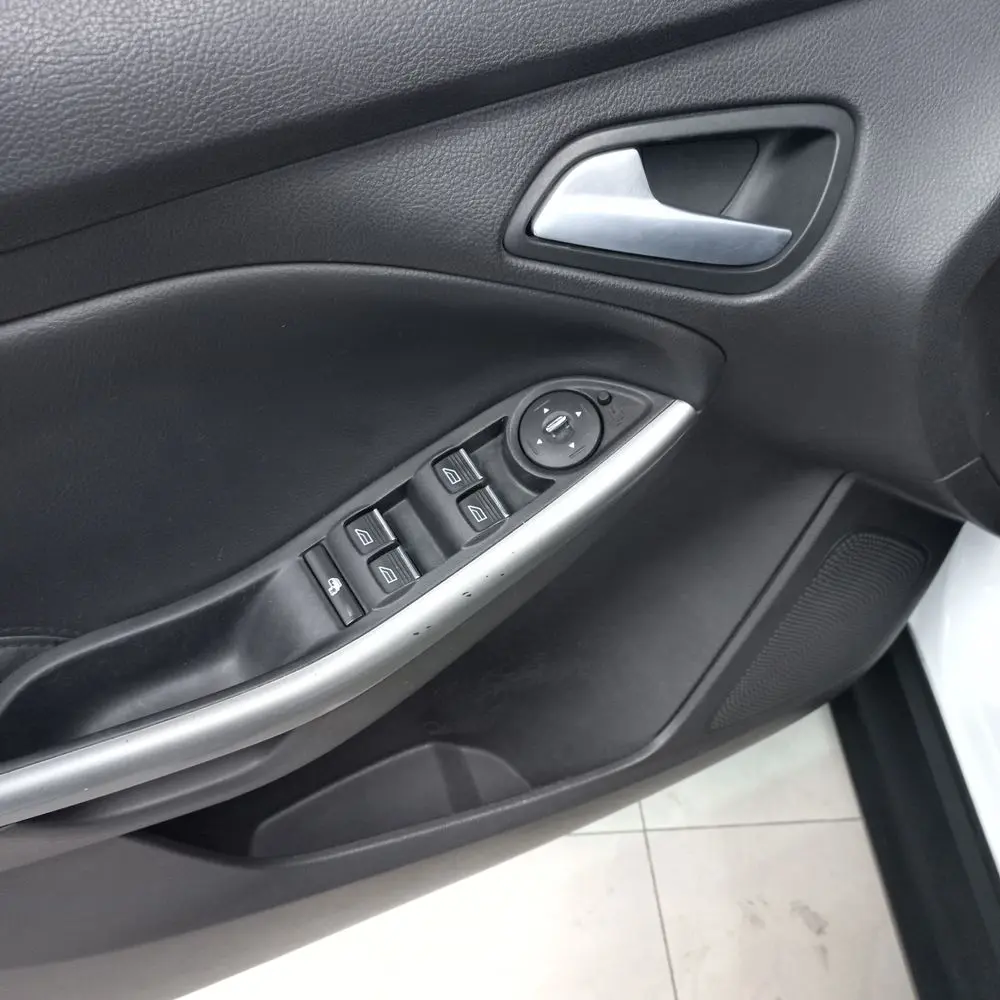 FORD Focus III 2013 4x2 NAFTA Miniatura 7