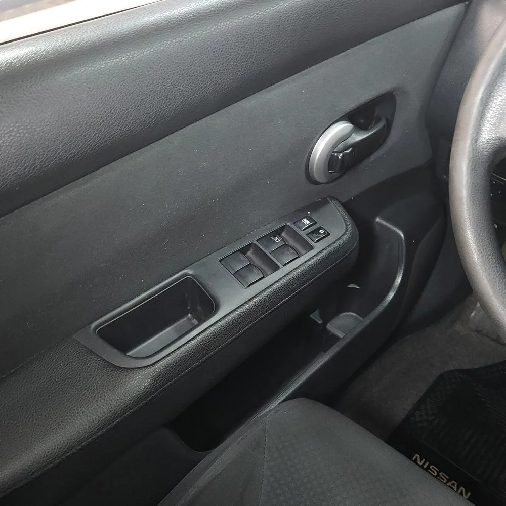 NISSAN Tiida 2014 4x2 NAFTA Miniatura 7