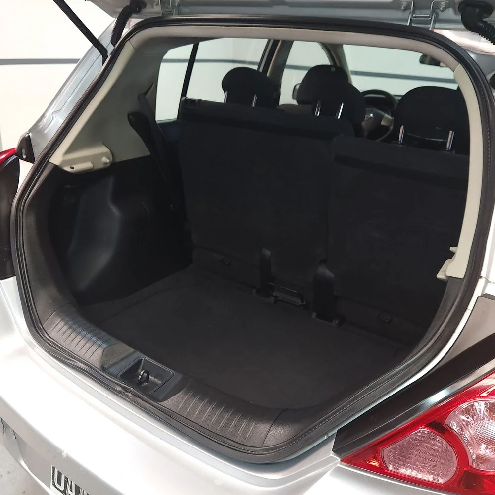 NISSAN Tiida 2014 4x2 NAFTA Miniatura 19