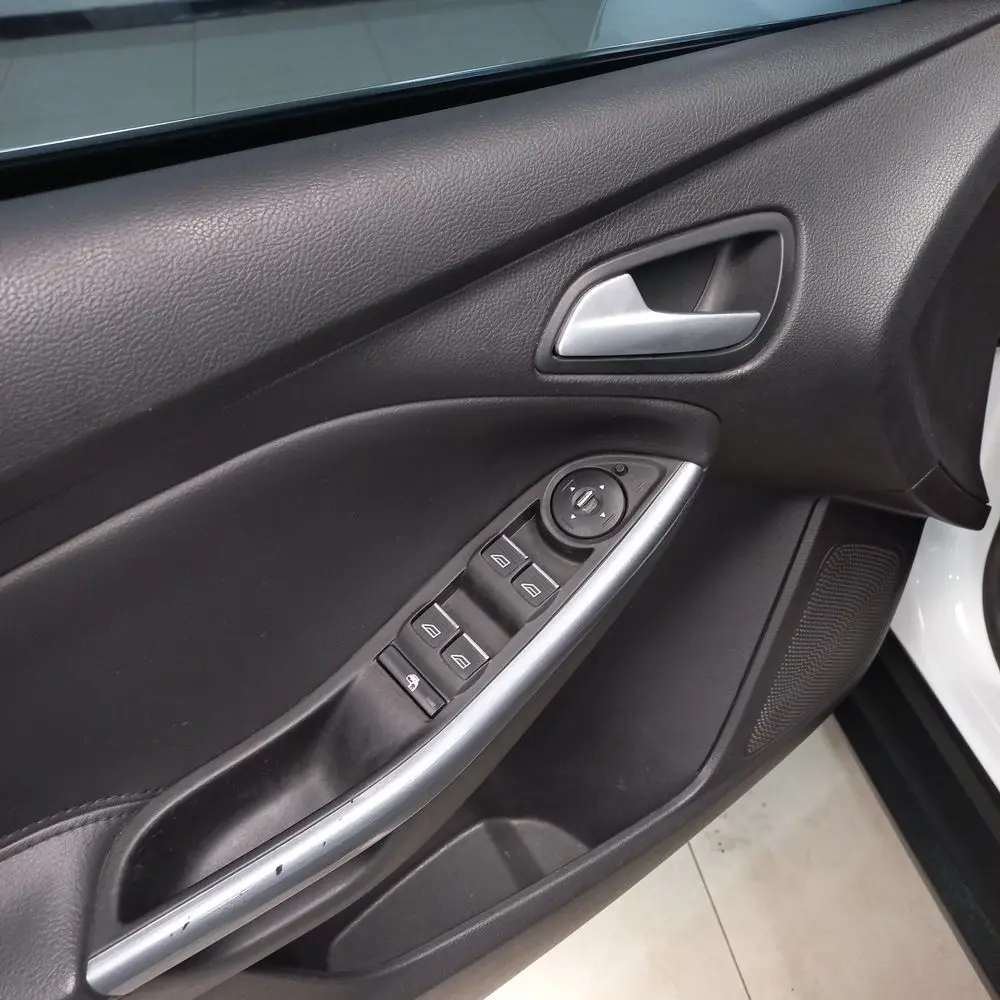 FORD Focus III 2015 4x2 NAFTA Miniatura 5