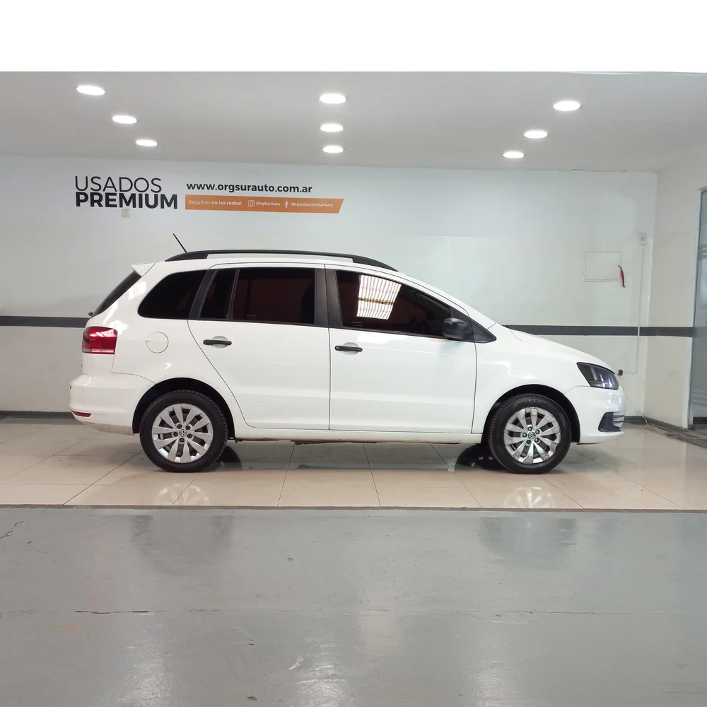 VW Suran 2015 4x2 NAFTA Miniatura 4