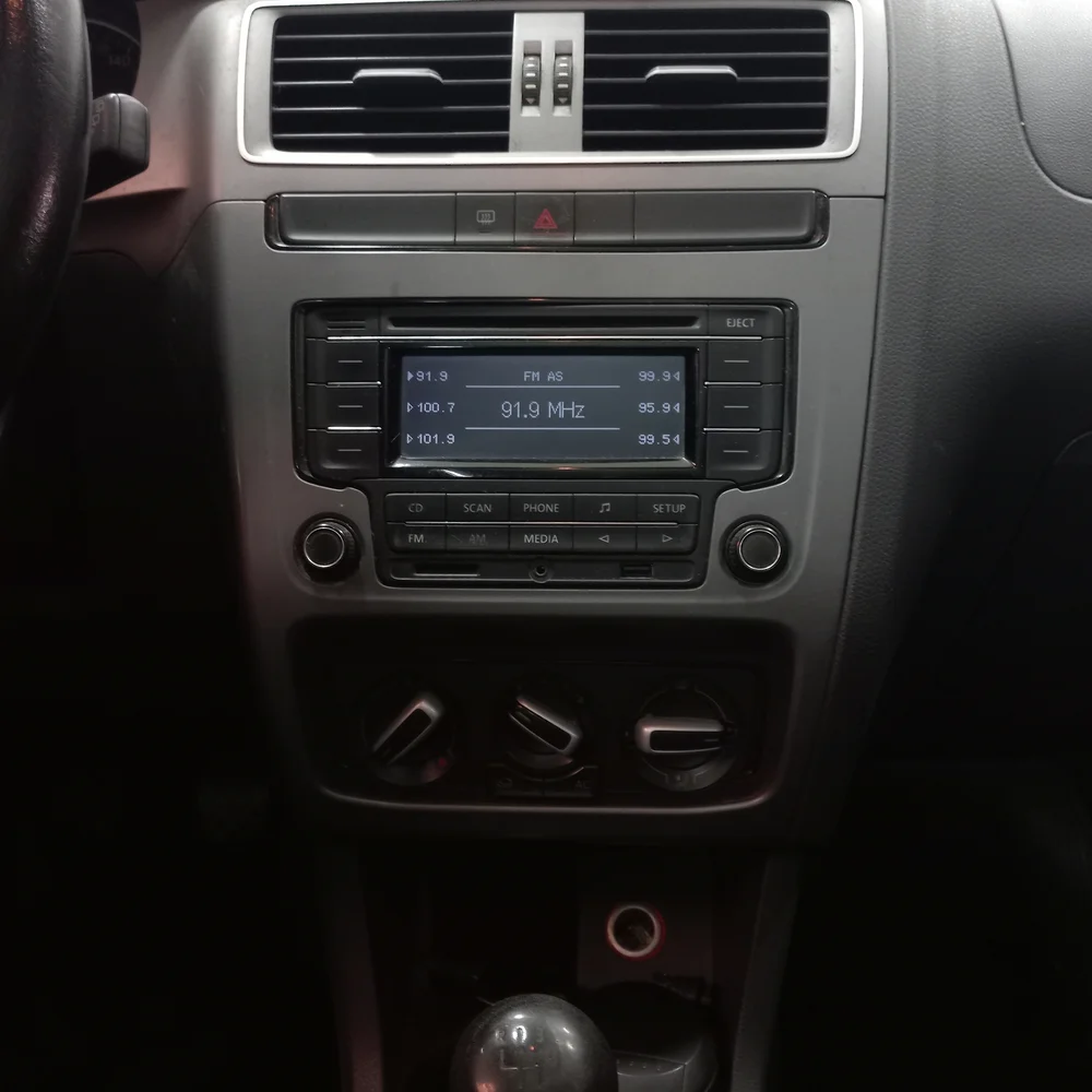 VW Suran 2015 4x2 NAFTA Miniatura 12