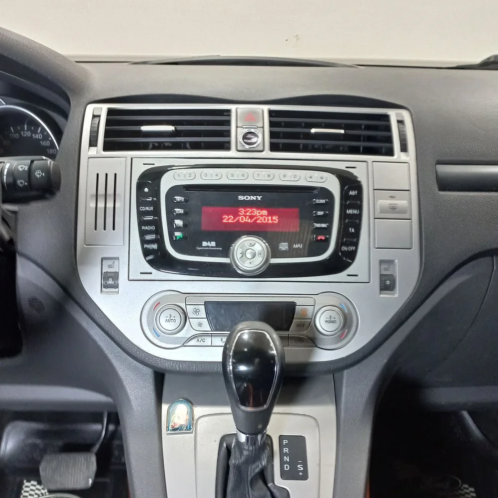 FORD Kuga 2010 4x4 NAFTA Miniatura 12