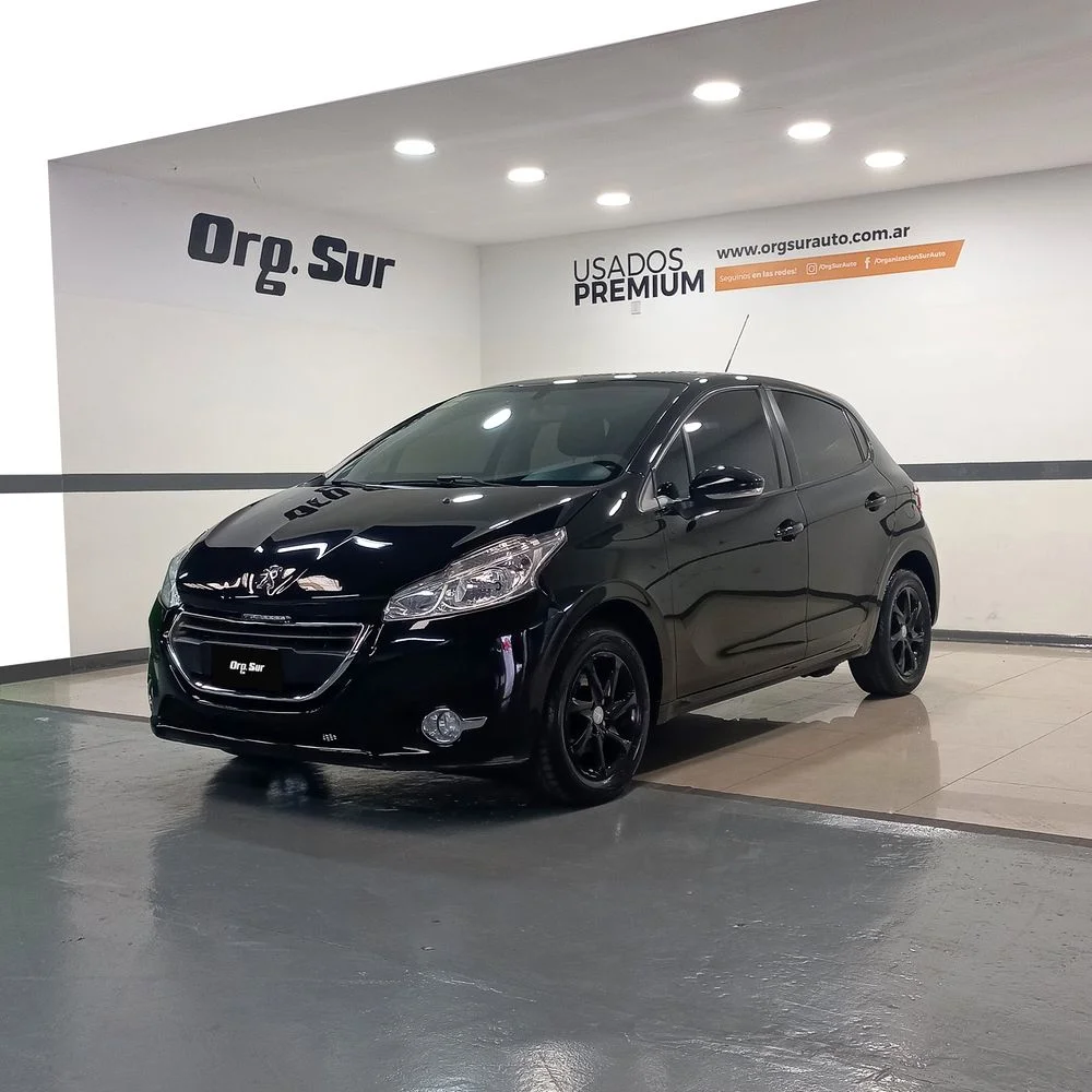 PEUGEOT 208