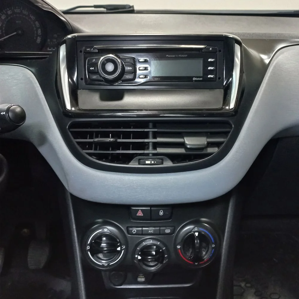 PEUGEOT 208 2014 4x2 NAFTA Miniatura 12