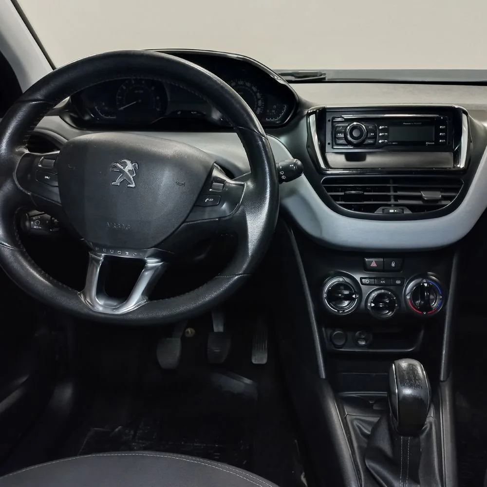 PEUGEOT 208 2014 4x2 NAFTA Miniatura 15