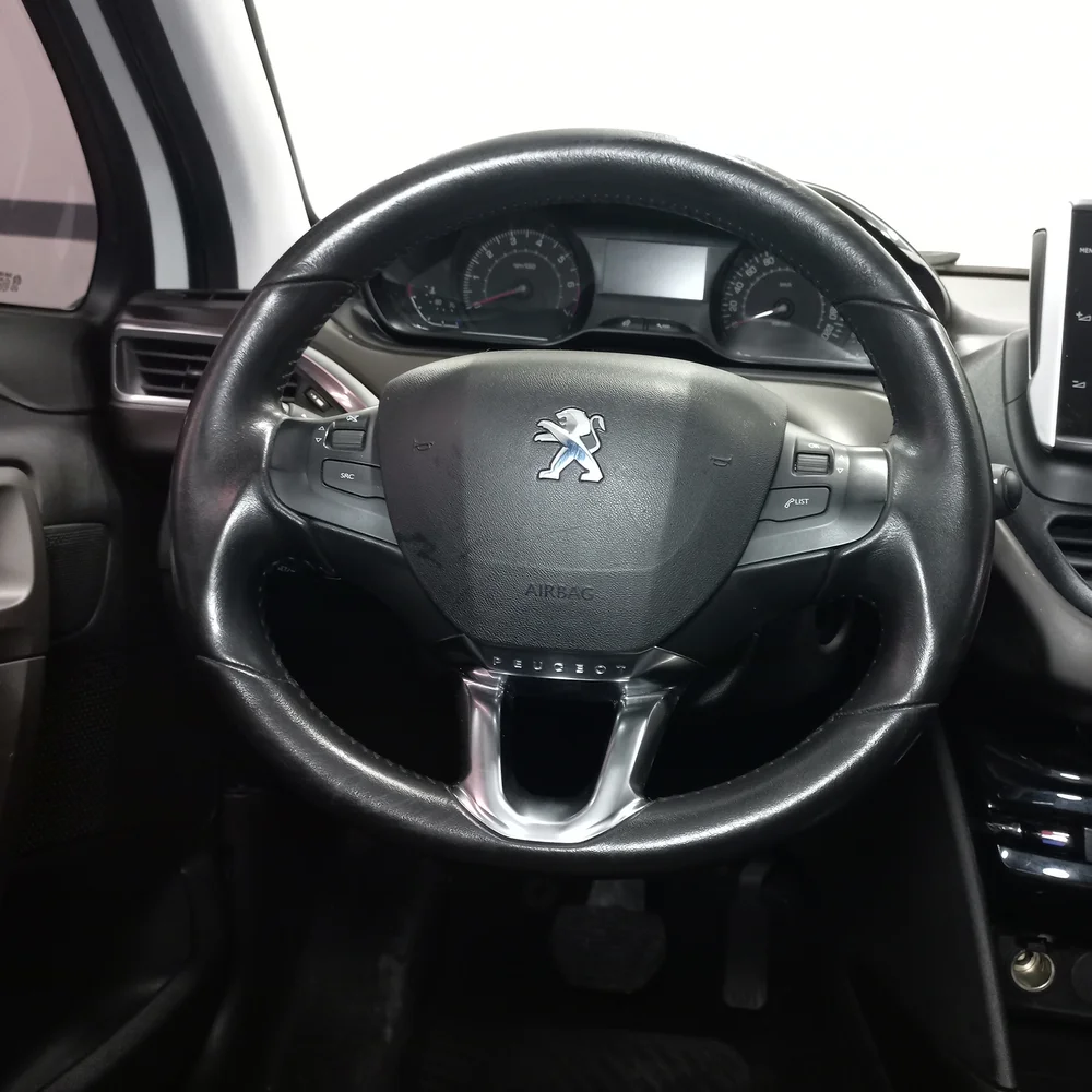 PEUGEOT 2008 2021 4x2 NAFTA Miniatura 14