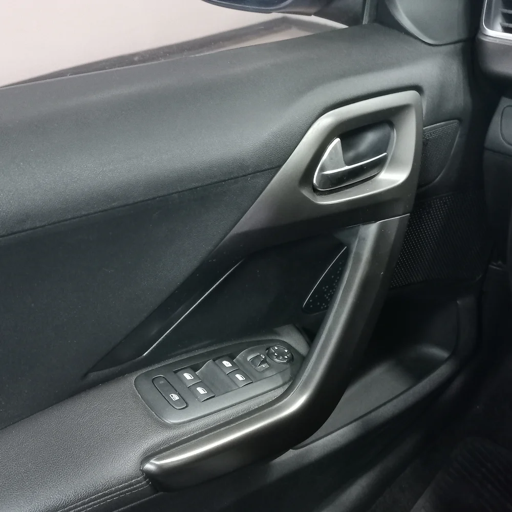 PEUGEOT 2008 2021 4x2 NAFTA Miniatura 15