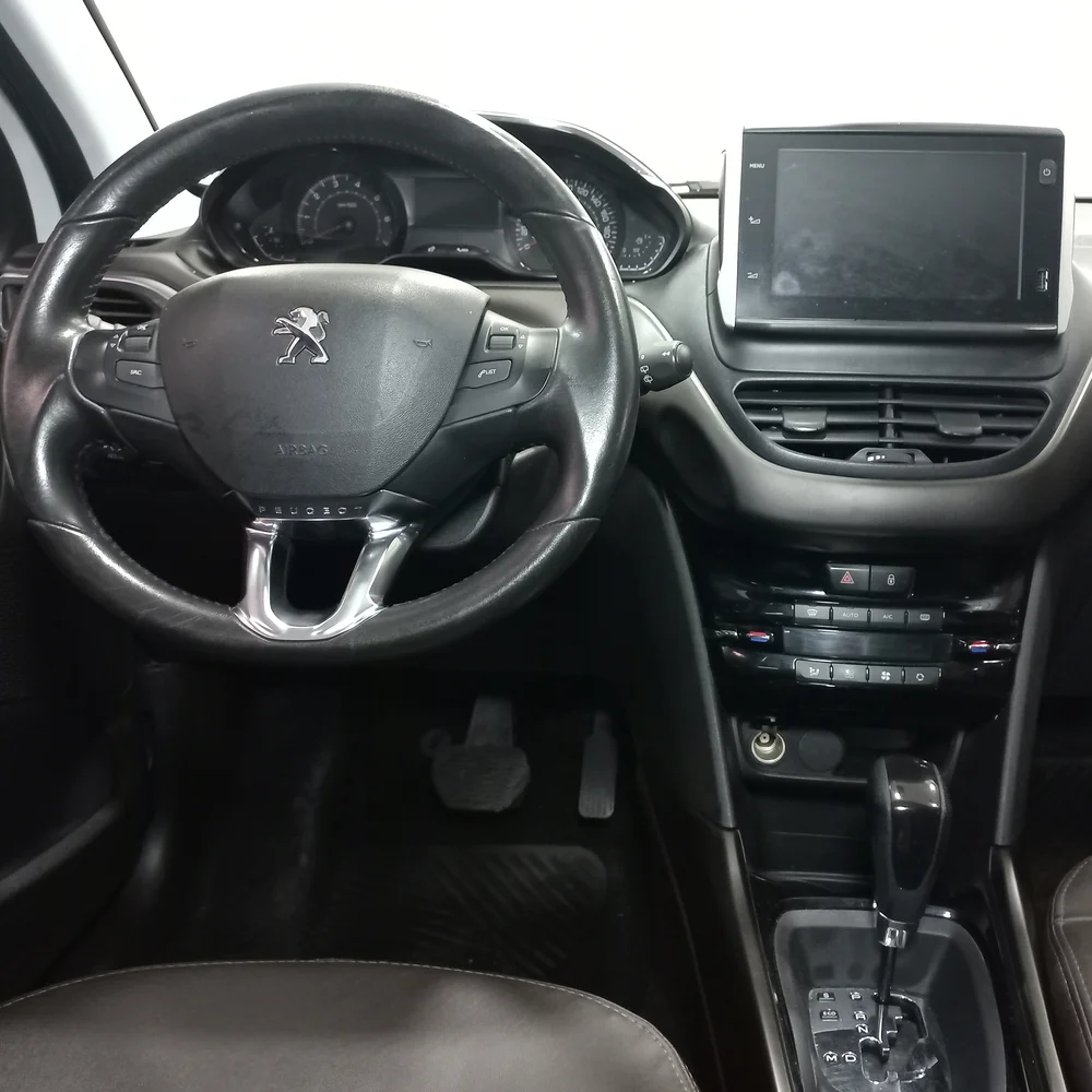 PEUGEOT 2008 2021 4x2 NAFTA Miniatura 16