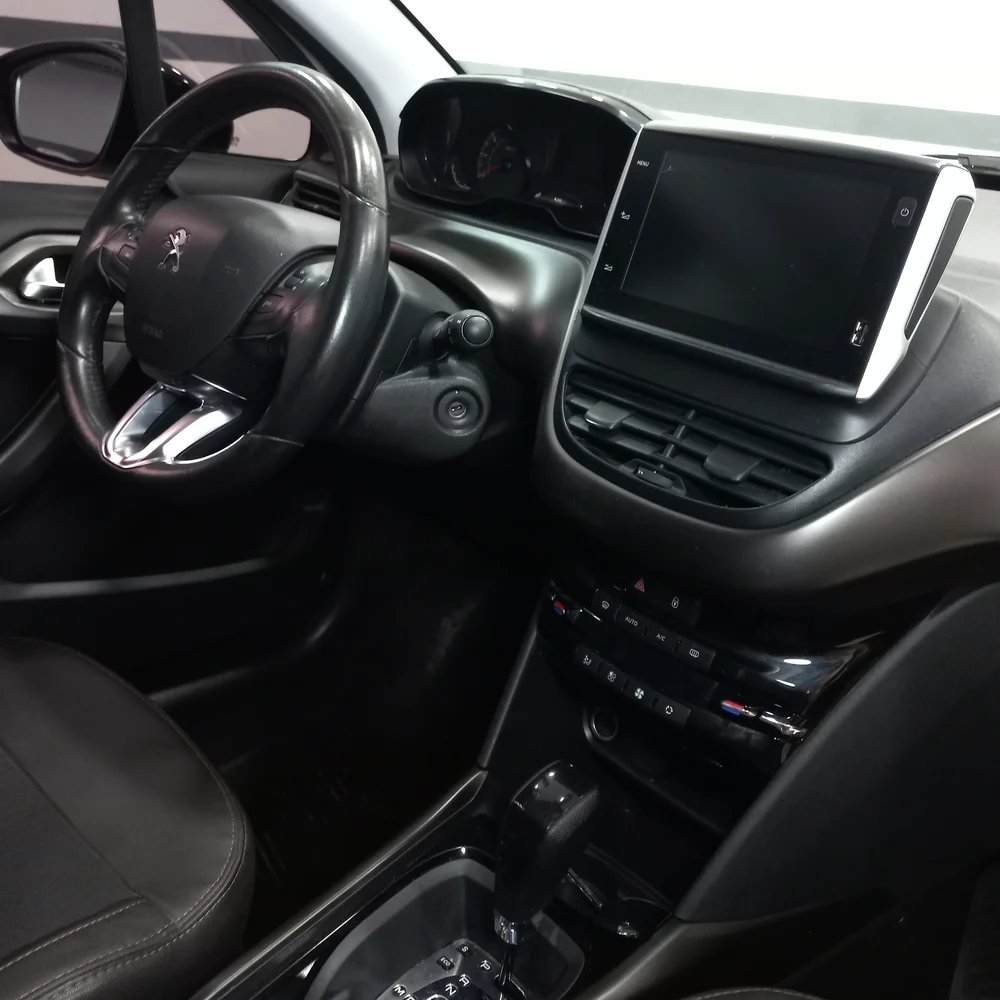 PEUGEOT 2008 2021 4x2 NAFTA Miniatura 17