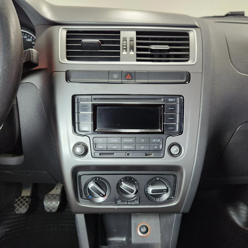 VW Suran 2015 4x2 NAFTA Miniatura 12