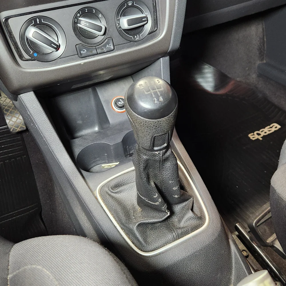 VW Suran 2015 4x2 NAFTA Miniatura 13