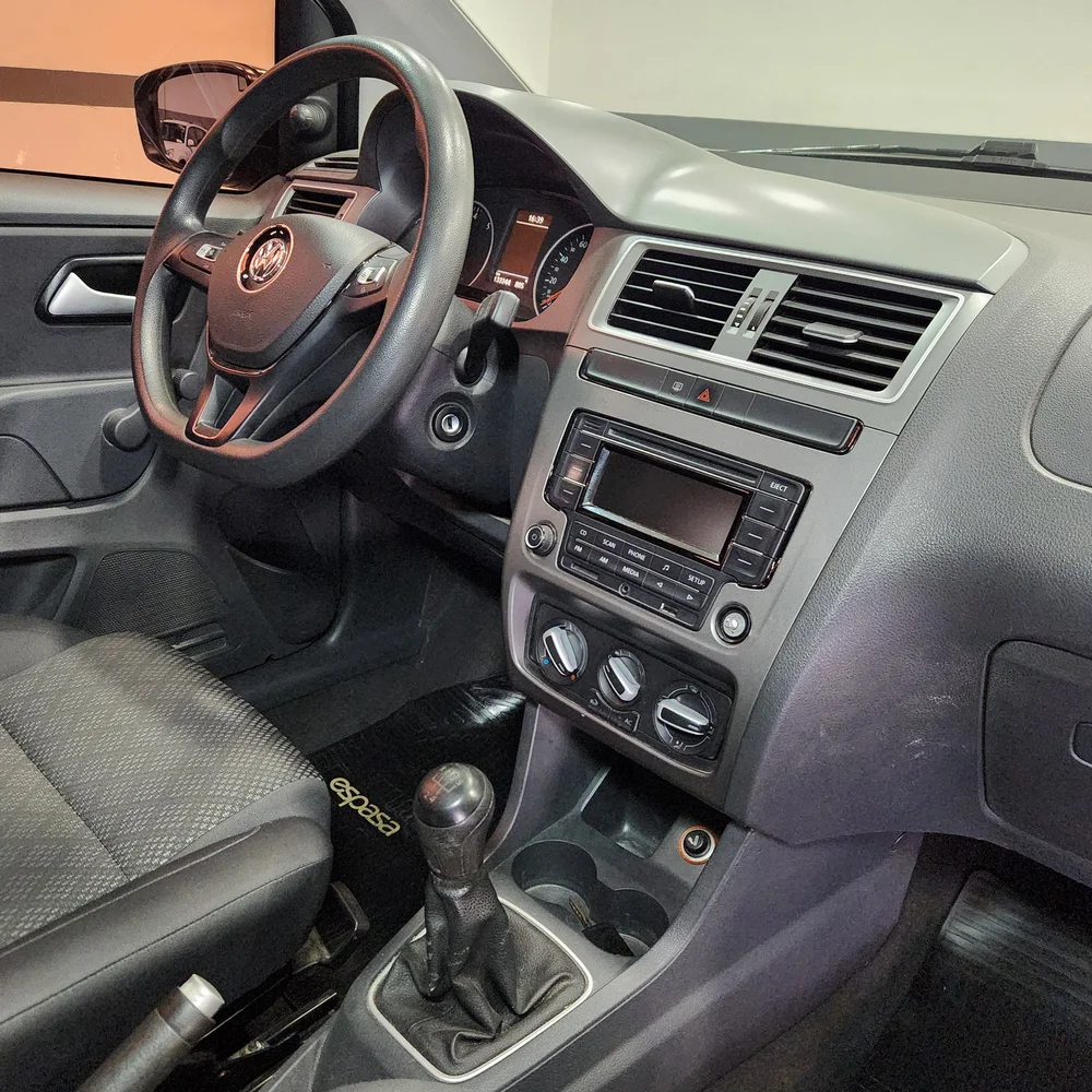 VW Suran 2015 4x2 NAFTA Miniatura 17