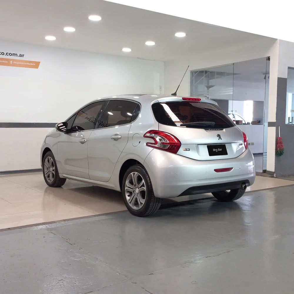 PEUGEOT 208 2014 4x2 NAFTA Miniatura 7