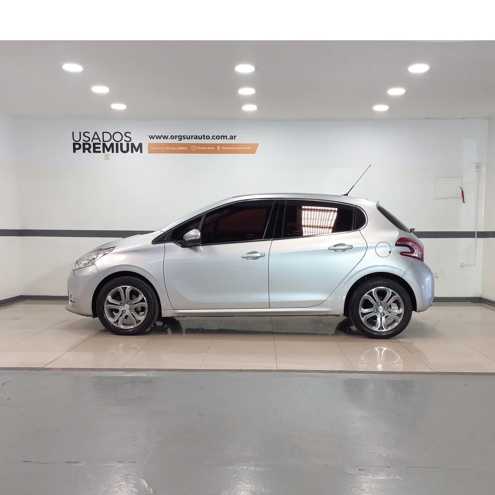 PEUGEOT 208 2014 4x2 NAFTA Miniatura 8