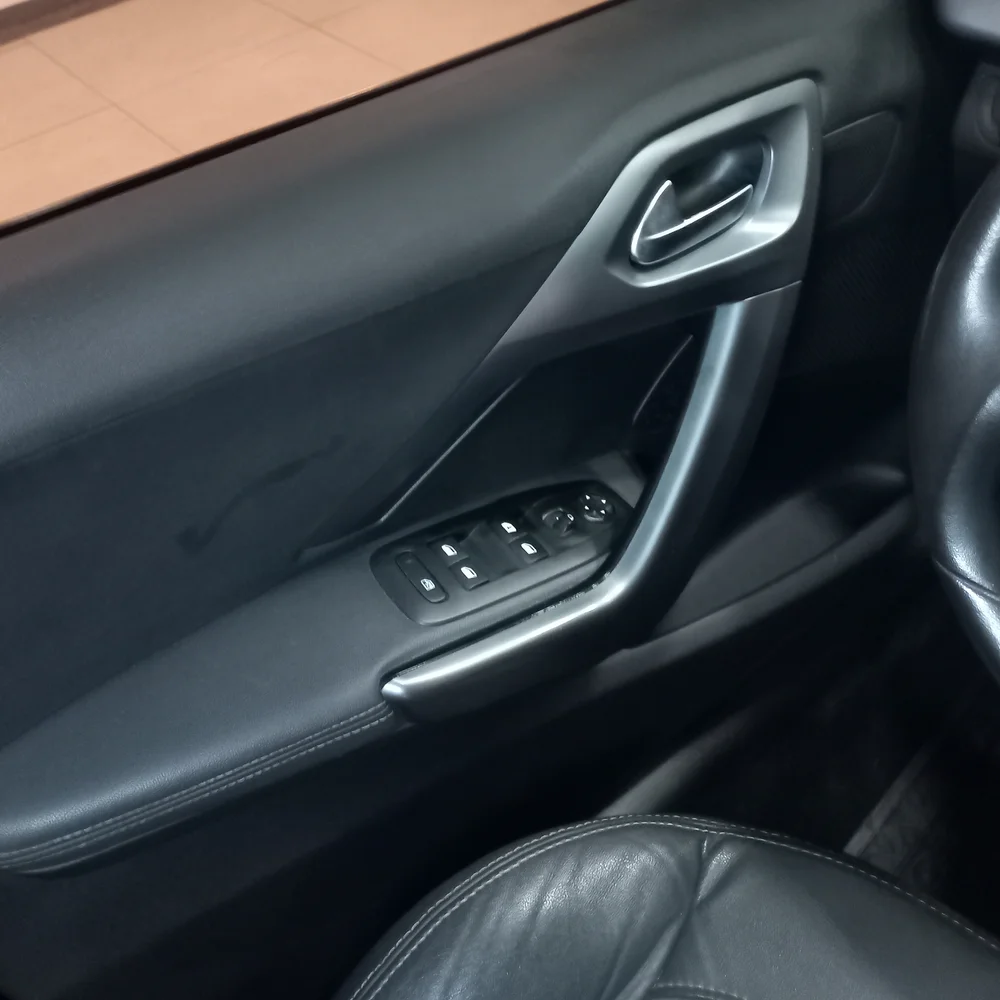 PEUGEOT 208 2014 4x2 NAFTA Miniatura 16