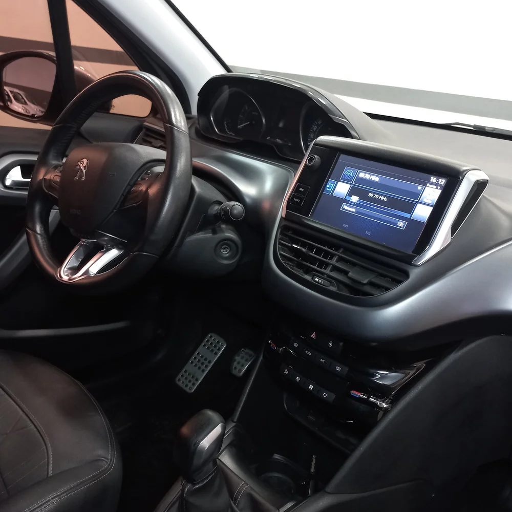 PEUGEOT 208 2014 4x2 NAFTA Miniatura 17