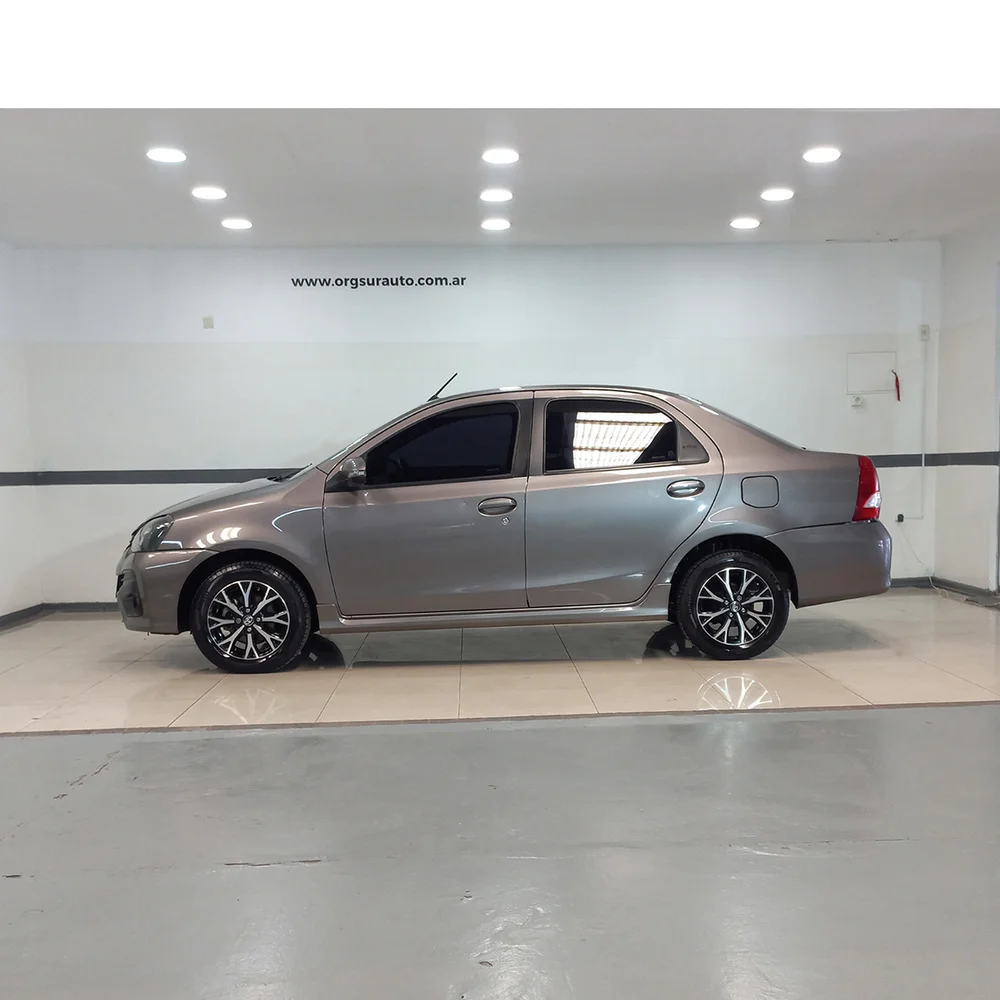 TOYOTA Etios 2018 4x2 NAFTA Miniatura 4