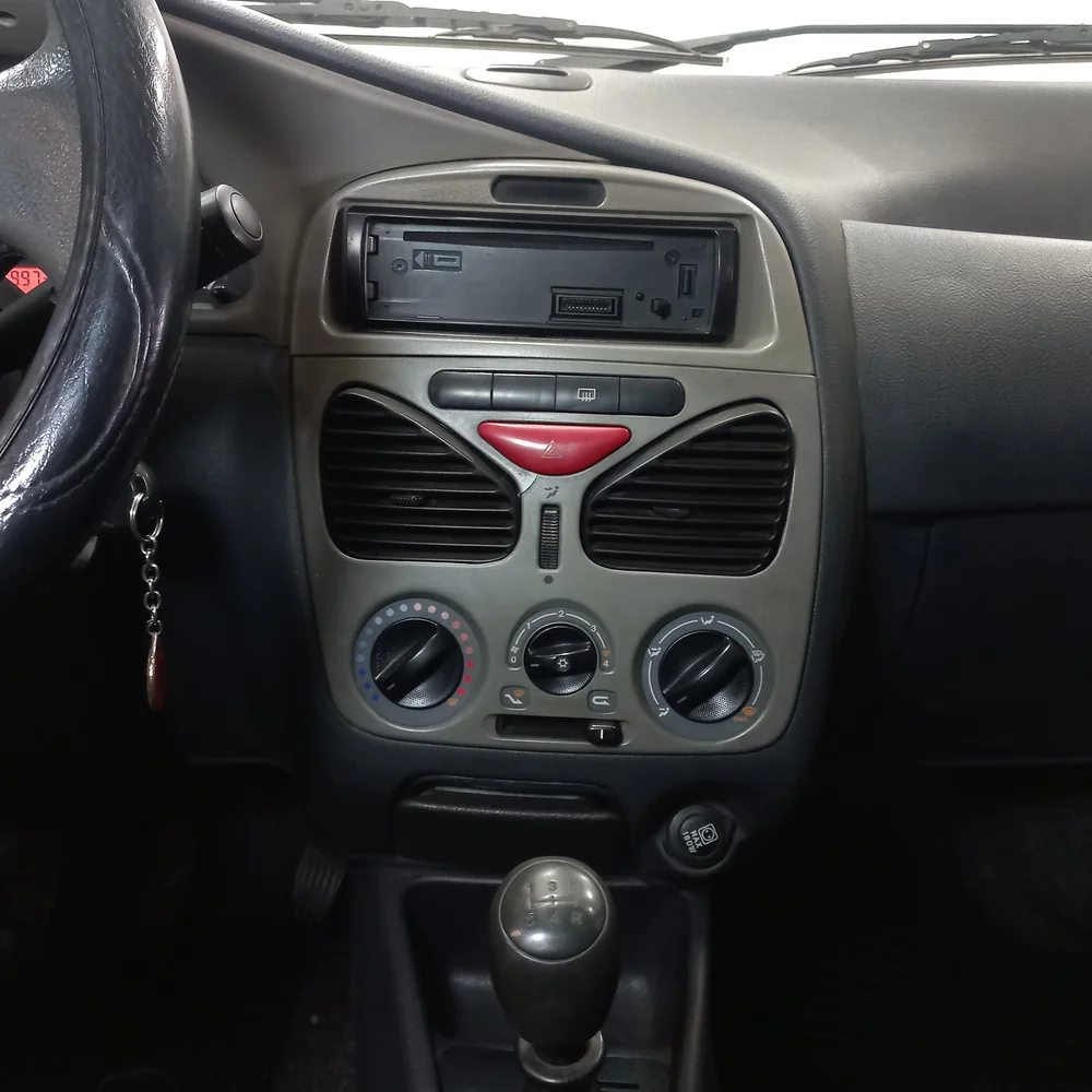 FIAT Palio 2013 4x2 NAFTA Miniatura 12