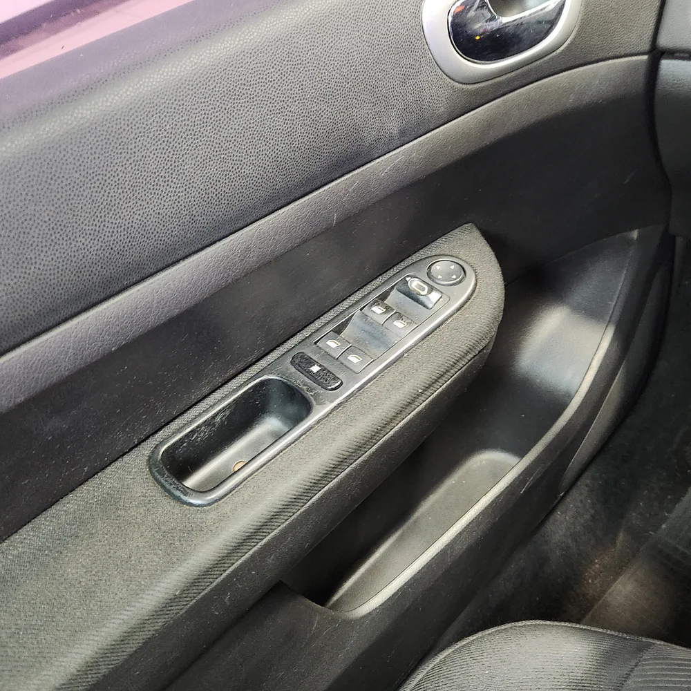 PEUGEOT 307 2008 4x2 NAFTA Miniatura 13